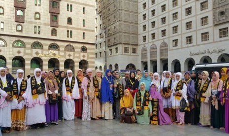 Para pedagang Pasar Maros dan Pasar Polewali melaksanakan umrah, 3-13 Maret 2016.