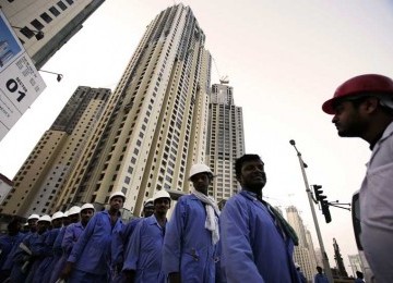 Para pekerja migran di sektor properti di Arab Saudi.