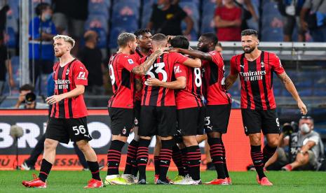 Para pemain AC Milan merayakan gol Brahim Diaz (tengah) ke gawang Sampdoria. Milan mengalahkan Sampdoria 1-0.