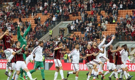 Para pemain AC Milan merayakan kemenangan 5-1 atas Fiorentina pada laga Serie A di San Siro, Ahad (20/5) dini hari WIB.