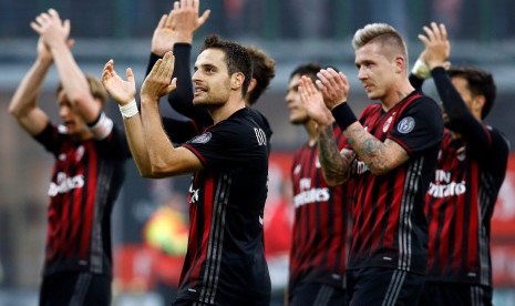 Para pemain AC Milan merayakan kemenangan atas Pescara pada laga lanjutan Serie A di San Siro, Senin (31/10) dini hari WIB. Milan kini berada di peringkat tiga Serie A.