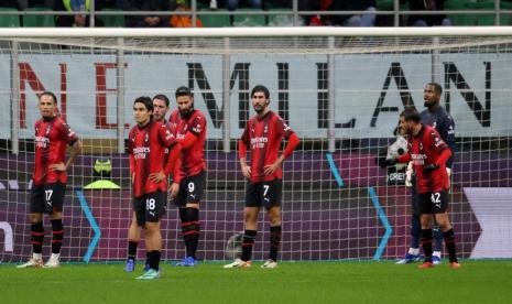 Para pemain AC Milan terlihat kecewa saat gawangnya dijebol Udinese dalam pertandingan Serie A Liga Italia. Milan takluk 0-1 di San Siro, Ahad (5/11/2023) dini hari WIB.