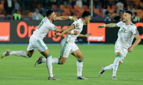 Para pemain Aljazair merayakan gol ke gawang Senegal pada Piala Afrika 2019.