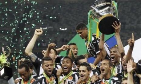 Para pemain Atletico Mineiro merayakan gelar juara Piala Brasil, Kamis (27/11) dini hari WIB.