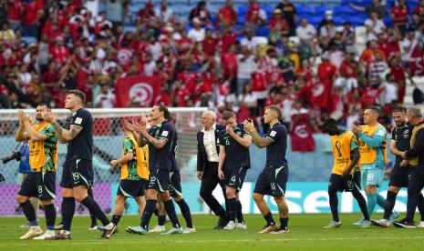  Para pemain Australia melakukan selebrasi usai pertandingan sepak bola Grup D Piala Dunia antara Tunisia dan Australia di Stadion Al Janoub di Al Wakrah, Qatar, Sabtu, 26 November 2022. 