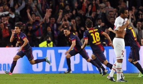 Para pemain Barcelona merayakan gol yang dicetak Pedro ke gawang PSG, Kamis (11/4) dini hari WIB.