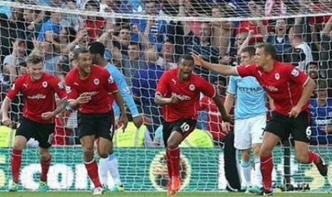 Para pemain Cardiff City merayakan gol ke gawang Manchester City.