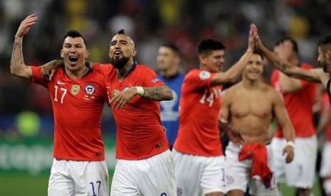 Para pemain Cile merayakan keberhasilan lolos ke semifinal Copa America 2019.