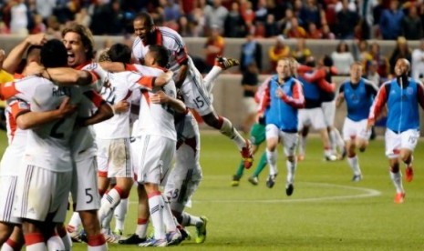 Para pemain DC United merayakan keberhasilan menjuarai US Open Cup 2013.