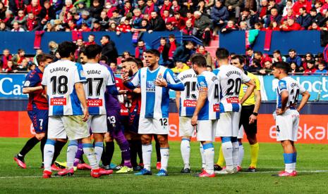 Para pemain Espanyol (ilustrasi). Espanyol dipastikan terdegradasi dari La Liga Spanyol. Ini setelah Espanyol bermain imbang 2-2 saat melawan Valencia pada pekan ke-37 La Liga di Stadion Mestalla, Valencia, Ahad (28/5/2023) malam waktu setempat.