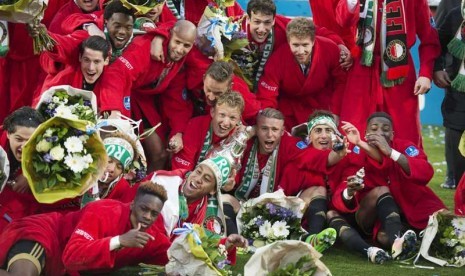 Para pemain Feyenoord merayakan gelar juara Piala Belanda.