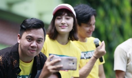 Para pemain Hit & Run, Chandra Liow (kiri), Tatjana Saphira (tengah), dan Jeffri Nichol (kanan).