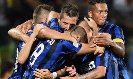 Para pemain Inter Milan merayakan gol ke gawang lawan