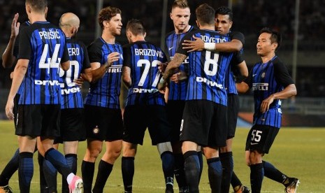 Para pemain Inter Milan merayakan gol Stevan Jovetic ke gawang Villarreal pada laga persahabatan di Stadium Riviera delle Palme, Senin (7/8) dini hari WIB.