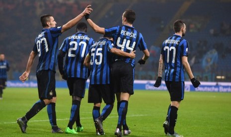 Para pemain Inter Milan usai merayakan gol.