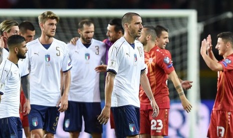 Para pemain Italia ketika menghadapi Makedoni di Stadion Olimpiade, Turin, Sabtu (7/10) dini hari WIB. Laga ini berkesudahan 1-1. 