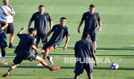 Cristiano Ronaldo dan sejumlah pemain Juventus dilaporkan melanggar peraturan isolasi (Foto: pemain Juventus)