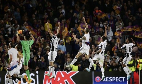 Para pemain Juventus merayakan keberhasilan menyingkirkan Barcelona di perempat final Liga Champions.