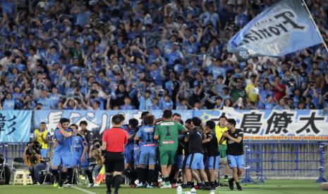 Para pemain Kawasaki Frontale merayakan gol (ilustrasi). Kawasaki dipastikan menjuarai kompetisi Liga Jepang (J1 League) 2020 dengan empat laga tersisa setelah mengalahkan Gamba Osaka 5-0, Rabu (25/11).