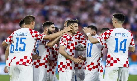 Para pemain Kroasia merayakan gol ke gawang Belanda pada laga semifinal UEFA Nations League di Feyenoord.