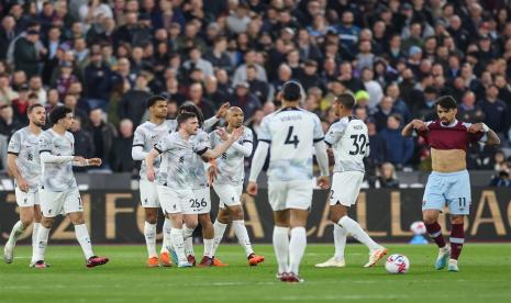 Para pemain Liverpool berjaya di London Stadium pada Kamis (27/4/2023) dini hari WIB.