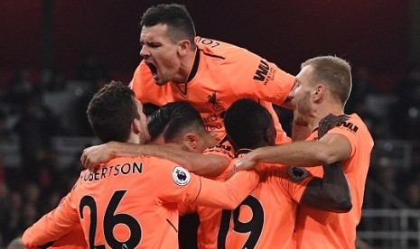 Para pemain Liverpool merayakan gol Mohamed Salah ke gawang Arsenal.