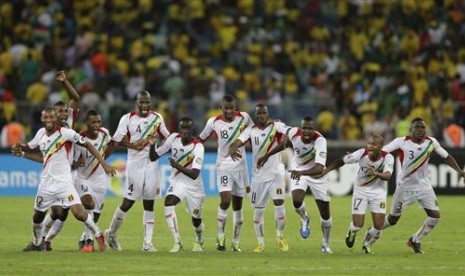 Para pemain Mali merayakan kemenangan timnya atas Afrika Selatan lewat adu penalti di babak perempat final Piala Afrika, Ahad (3/2) dini hari WIB.