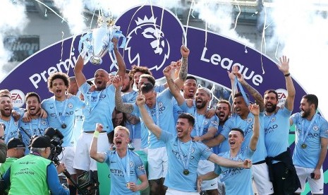 Para pemain Manchester City merayakan gelar juara Liga Primer Inggris 2018/2019.