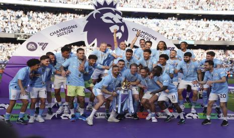 Para pemain Manchester City merayakan gelar juara Liga Primer Inggris musim 2023/2024 (ilustrasi), Liga Primer menerapkan sejumlah aturan dan teknologi baru pada kompetisi Liga Primer 2024/2025.