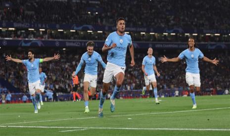 Para pemain Manchester City merayakan gol ke gawang Inter Milan pada final Liga Champions.