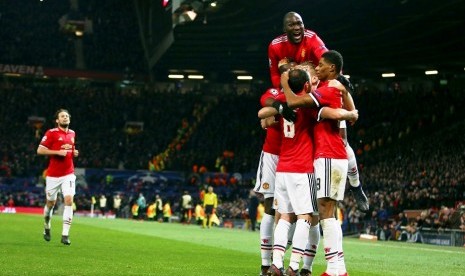 Para pemain Manchester United merayakan gol ke gawang CSKA Moskow dalam pertandingan terakhir Grup A Liga Champions di Stadion Old Trafford, Rabu (6/12) dini hari WIB.