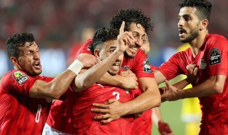 Para pemain Mesir merayakan gol Mahmoud Hassan alias Trezeguet ke gawang Zimbabwe di Piala Afrika.