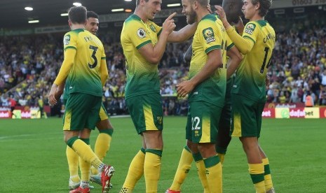 Para pemain Norwich City saat merayakan gol kemenangan. Norwich City pada Selasa (31/3) menjadi klub Liga Primer Inggris teranyar yang merumahkan staf-stafnya yang tidak bermain akibat pandemi corona.