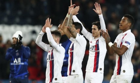 Para pemain Paris Saint Germain merayakan kemenangan melawan Club Brugge dalam ajang Liga Champions. Pada laga yang berlangsung di di Stadion Parc des Princes, Kamis (7/11) dini hari WIB tersebut, PSG berhasil menang tipis 1-0 atas Club Brugge.