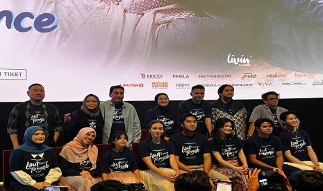 Para pemain, penulis, sutradara, produser, dan tim produksi Laut Tengah lainnya menggelar konferensi pers di XXI Epicentrum Kuningan, Jakarta, pada Kamis (26/9/2024).