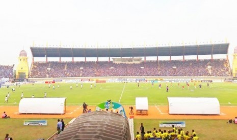 Para pemain Persib Bandung dan Bali United menjalani pemanasan jelang bertanding di Stadion Si Jalak Harupat, Kabupaten Soreang, Bandung, Kamis (21/9).