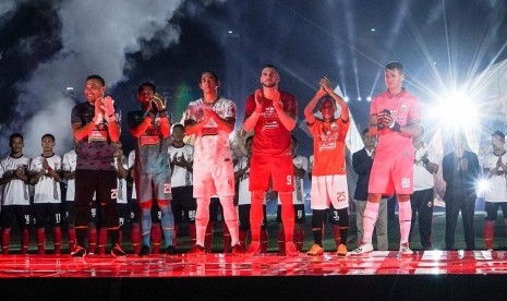 Para pemain Persija dalam acara peluncuran jersey baru dan tim untuk musim 2020.