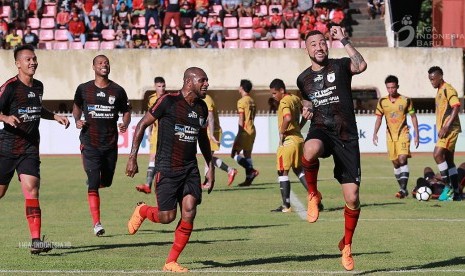 Para pemain Persipura Jayapura merayakan kemenangan.