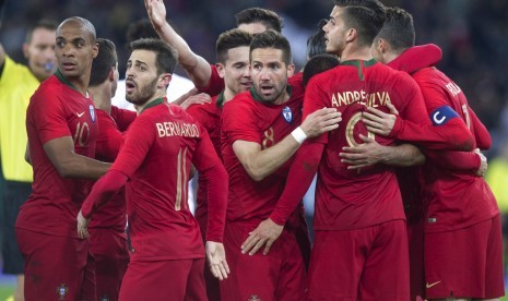 Para pemain Portugal merayakan gol ke gawang Mesir pada laga persahabatan di Zurich, Swiss, Sabtu (24/3) dini hari WIB. Portugal menang 2-1.