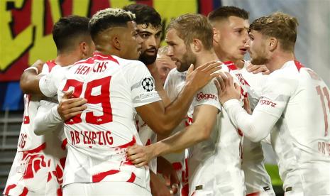 Para pemain RB Leipzig merayakan gol Josko Gvardiol ke gawang Manchester City di Liga Champions.