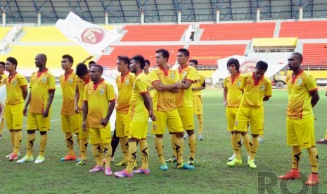  Para pemain Sriwijaya FC yang akan berlaga pada kompetisi Indonesia Super League (ISL) 2015 diperkenalkan kepada masyarakat Sumsel di stadion Gelora Sriwijaya, komplek Jakabaring Sport City (JSC). (Republika/Maspriel Aries)