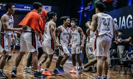 Para pemain timnas elite muda yang tergabung dalam tim Indonesia Patriots di IBL 2021.