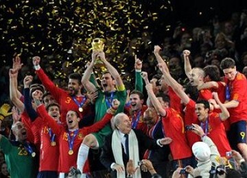 Para pemain timnas Spanyol saat merayakan keberhasilan meraih Piala Dunia.