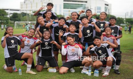 Para pemain timnas U-17 dan U-20 Putri Indonesia.