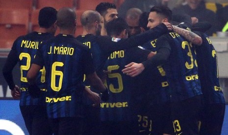 Para peman Inter marayakan gol ke gawang Genoa, pada 11 Desember 2016. Inter besok akan bertandang ke markas Udinese untuk melakoni laga lanjutan Serie A.