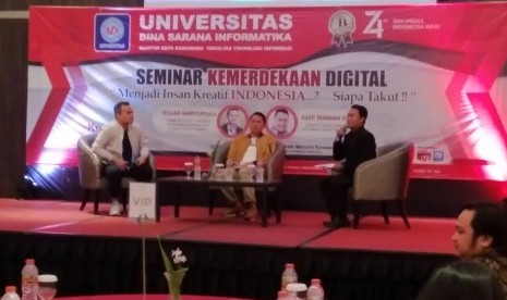 Para pembicara Seminar Kemerdekaan Digital di Karawang.