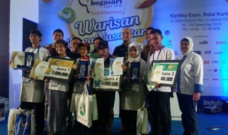 Para pemenang Lomba Cipta Karya Resep Bogasari untuk siswa SMK 