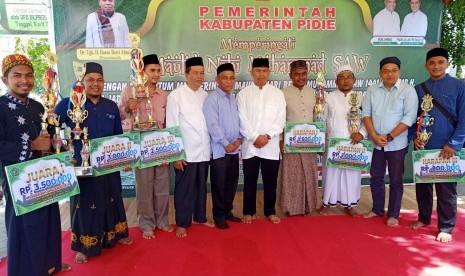 Para pemenang Mushabaqah Shalawat Ke-2 antar-Dayah dalam Kabupaten Pidie, Provinsi Aceh. 