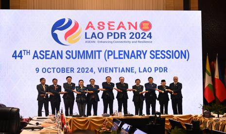 ASEAN leaders take pictures at the 44th and 45th ASEAN Summits in Laos (illustration)