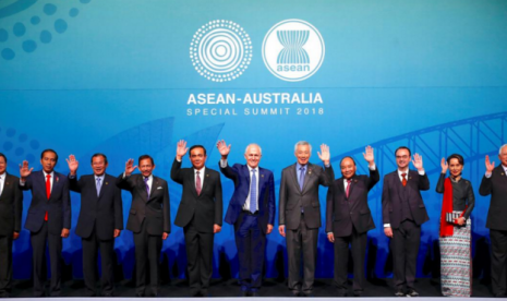 Para pemimpin ASEAN dan PM Australia Malcolm Turnbull (tengah) saat KTT Asean-Australia di Sydney, Sabtu (17/3).